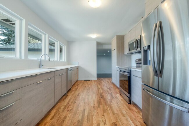 Foto del edificio - Beautifully Redesigned Home in Quiet Neighborhood