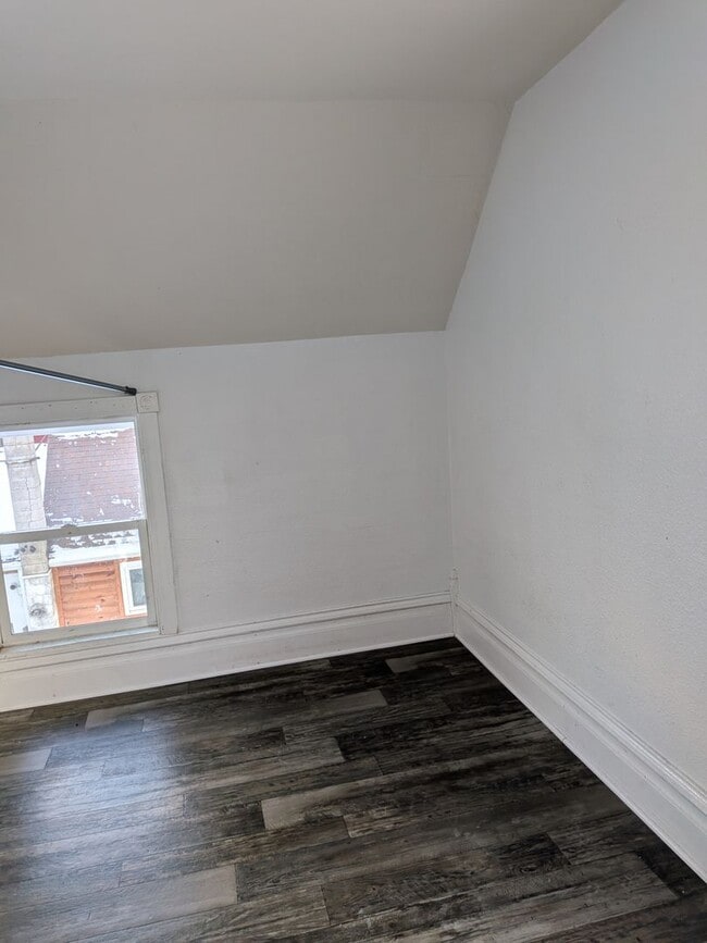 Building Photo - 229 Cedar St