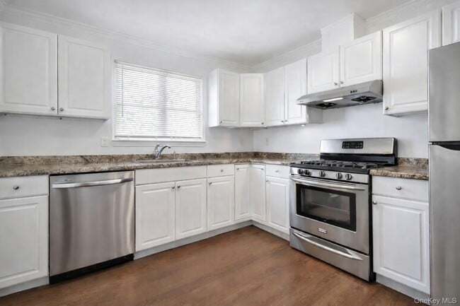 Building Photo - 82A 5th Ave