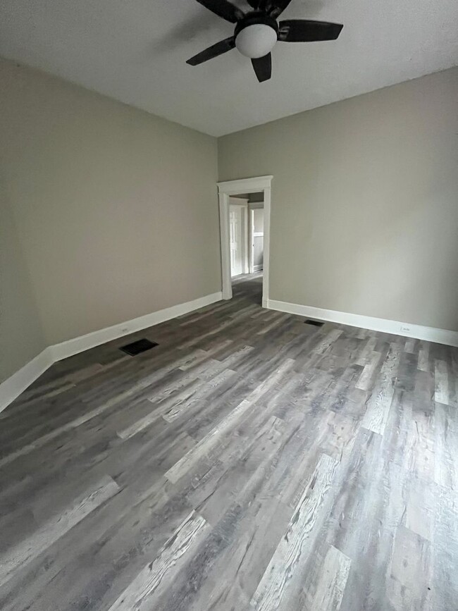 Building Photo - Beautifully renovated 3 bedroom house!