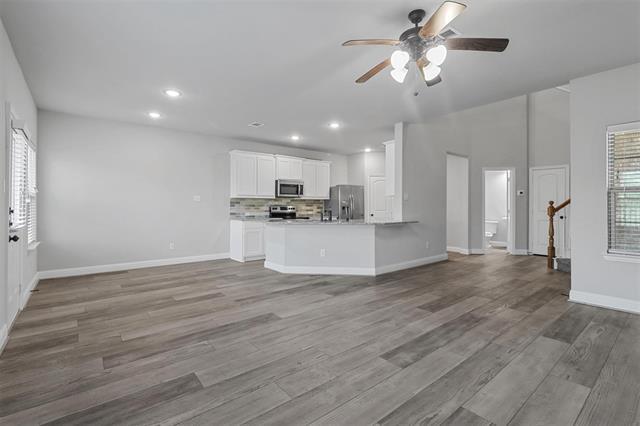 Building Photo - 708 Amber Dr