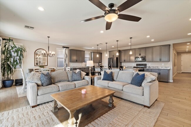 Building Photo - 12410 N 146th Ln