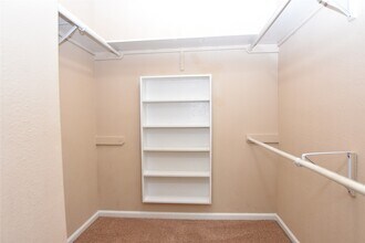Building Photo - 405 Mc Kinney Ln