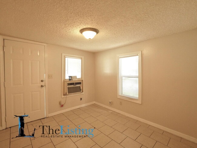 Photo - 1005 Pine Ave Townhome