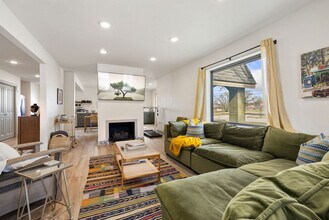 Building Photo - 302 S Shiloh St