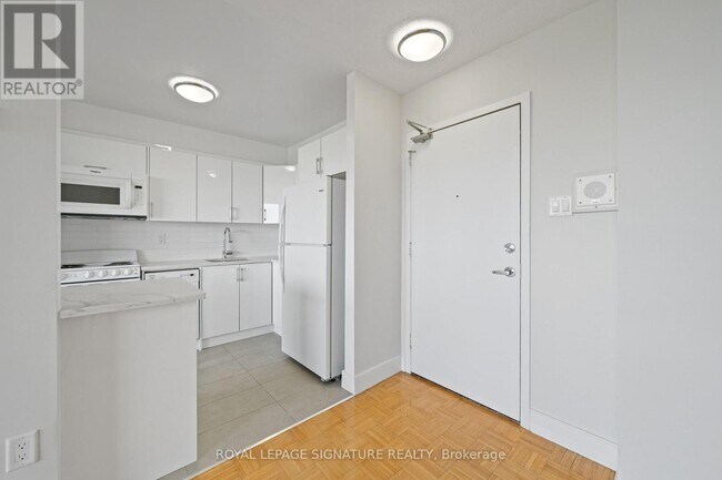 Photo du bâtiment - 666-1666 Spadina Ave.