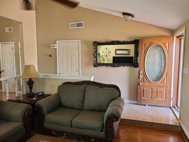 Building Photo - 806 Mont Blanc Dr
