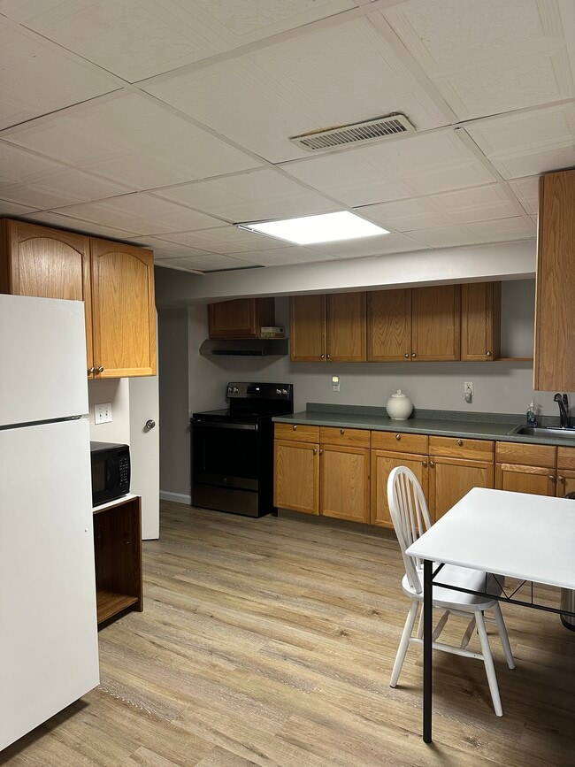 Kitchen - 39 Apollo Rd