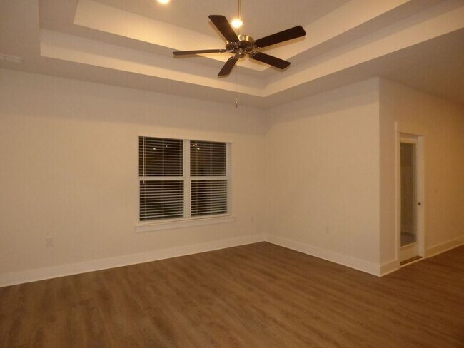Foto del edificio - 5753 Danbury Blvd