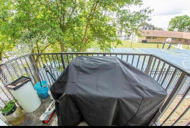 Foto del edificio - 5333 NW 18th St