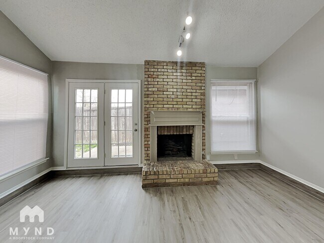 Foto del edificio - 9723 Summerwood Cir