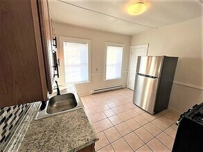 Building Photo - 109 Capen St