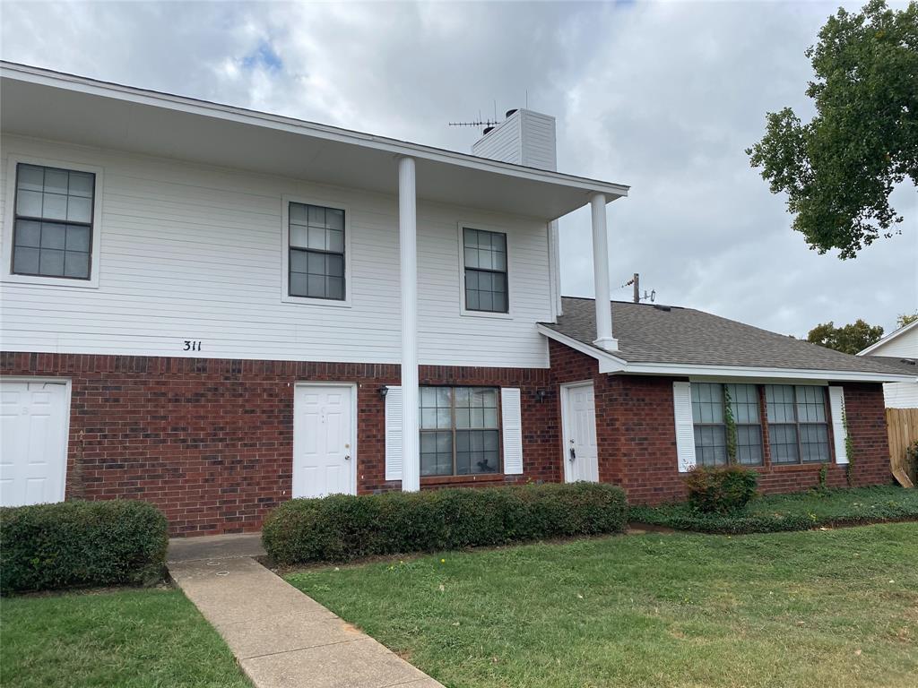 310 W 4th St, Kennedale, TX 76060 Room for Rent in Kennedale, TX