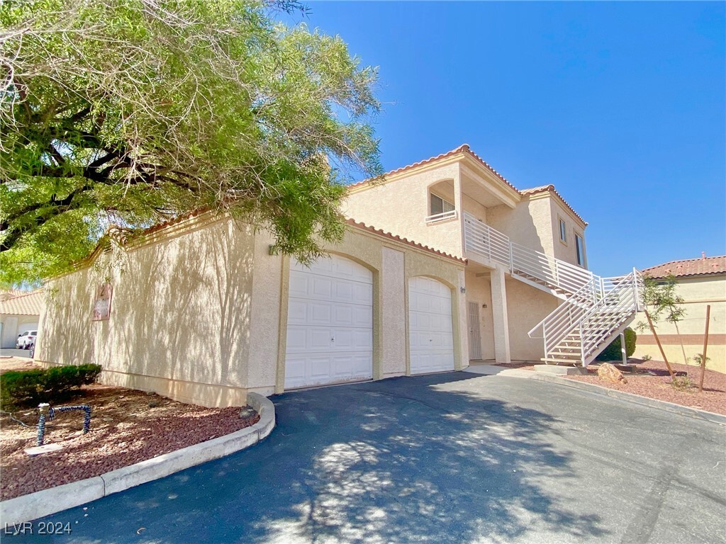 Foto principal - 1900 N Torrey Pines Dr