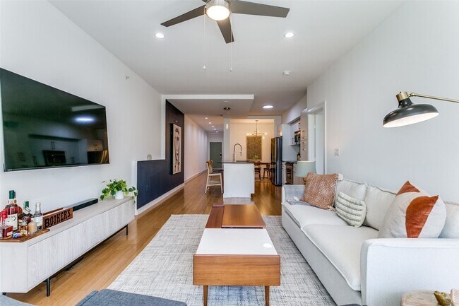Foto del edificio - 4040 N Hall St