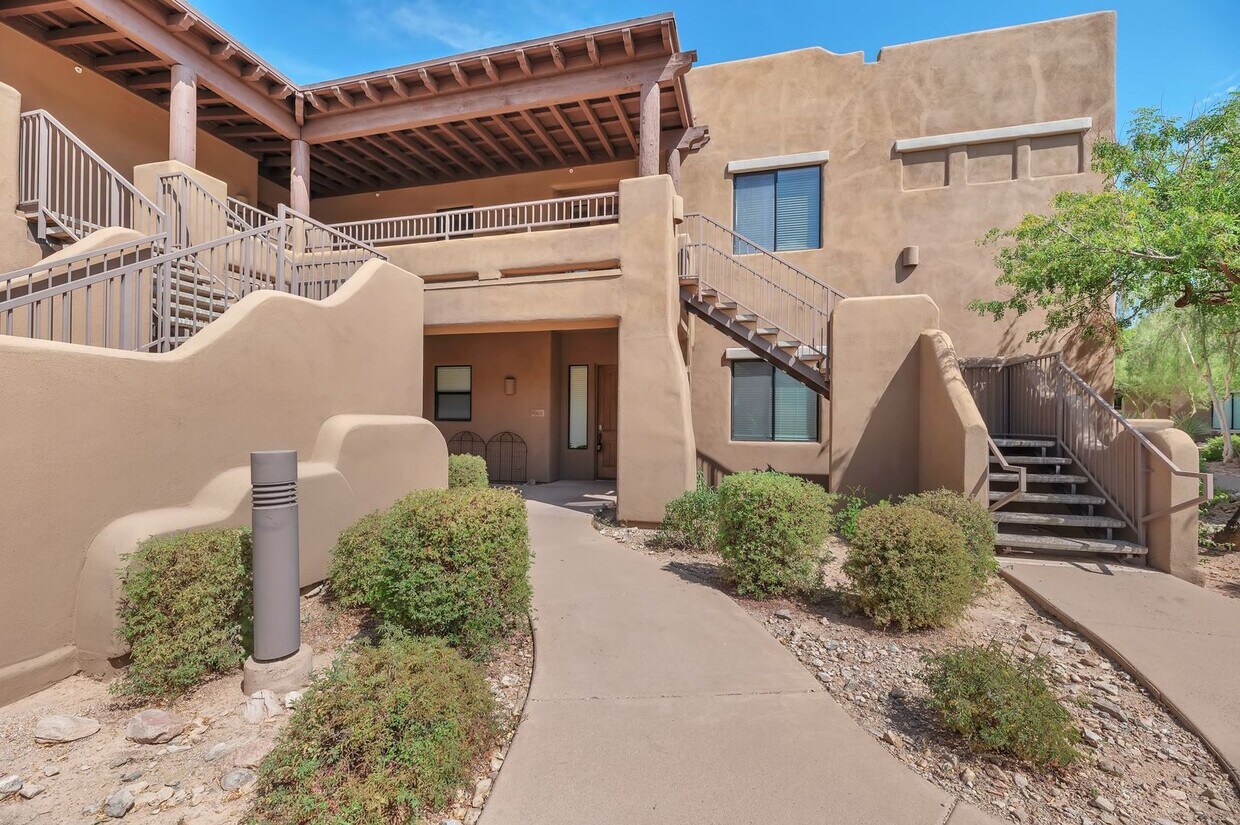 Foto principal - Beautiful 2-Bedroom Condo in Prime Scottsd...
