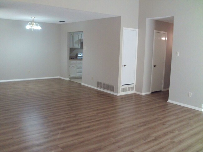 Building Photo - 2315 Garden Park Ct, Arlington, TX  76016