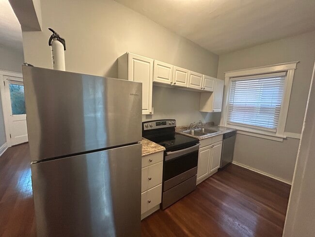 Building Photo - 6432 Alamo Ave