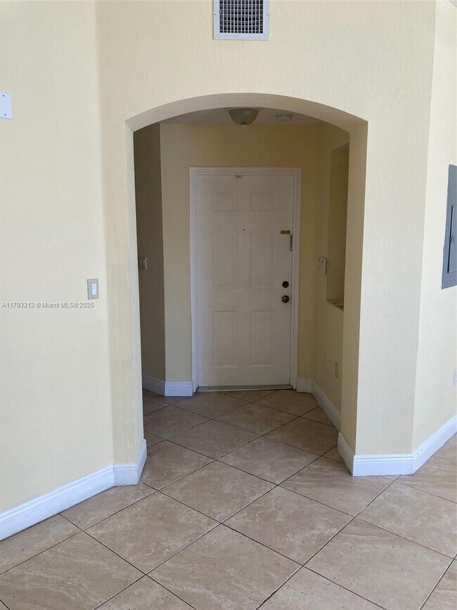 Foto del edificio - 8930 W Flagler St