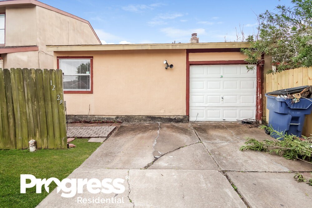 Primary Photo - 12329 Ridgeside Dr