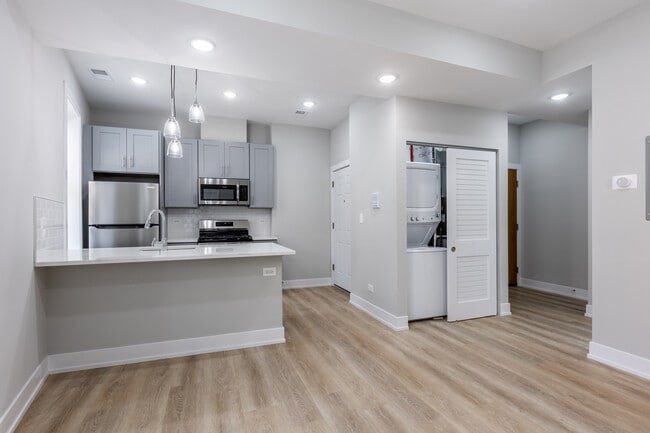 Foto del edificio - 437 W Belden Ave