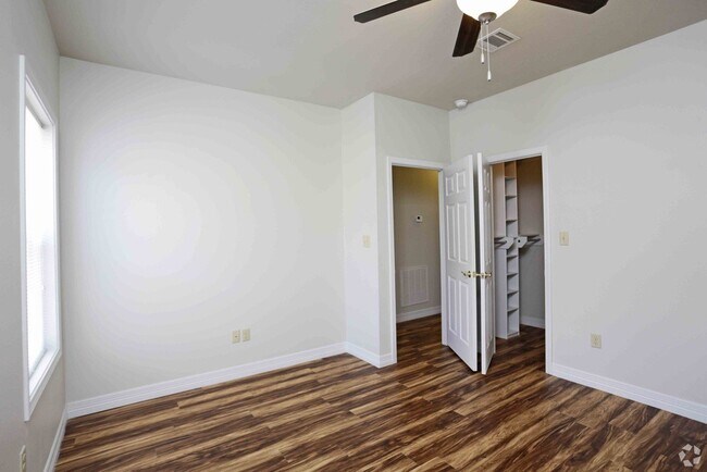 Foto del edificio - 621 Fieldstone Ln