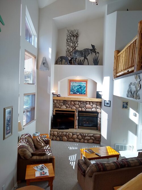 Foto del edificio - 6924 Sugar Pine Dr