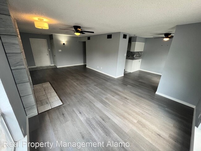 Building Photo - 3 br, 2 bath House - 8915 Datapoint Dr APT...