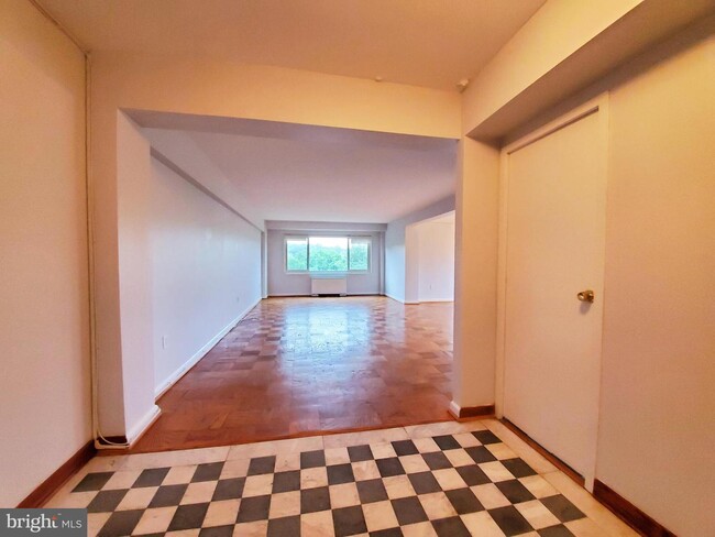 Foto del edificio - 4201 Cathedral Ave NW