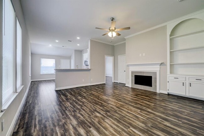 Building Photo - 2116 Breezeway Ln