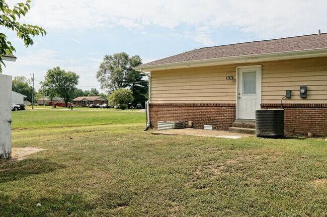 Building Photo - 7528 Roundtree Ave
