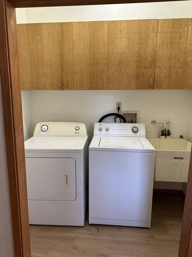 In-unit laundry - 520 Wisconsin St