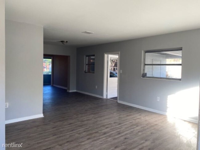 Building Photo - 4 br, 2 bath House - 3604 Lindell Ave