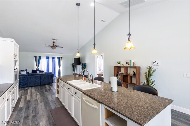 Foto del edificio - 307 NW 3rd Pl