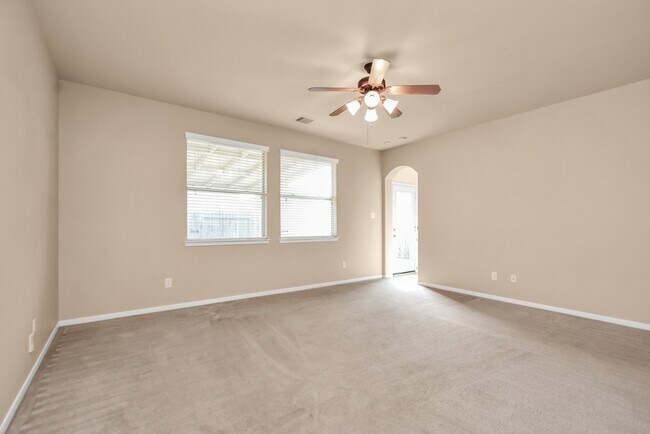 Foto del edificio - 4047 Mossy Spring Ln