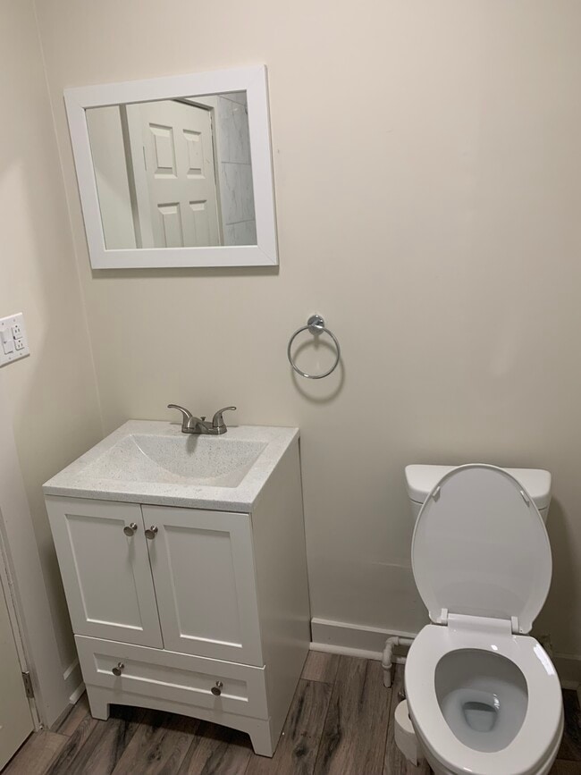 Foto del edificio - 318 W 8th Ave