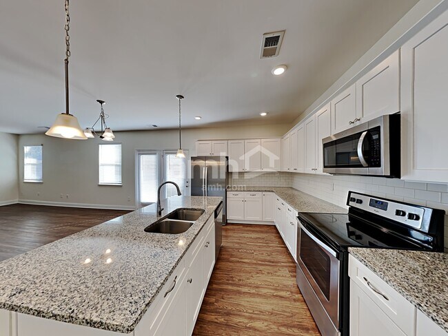 Building Photo - 513 Oscar Way