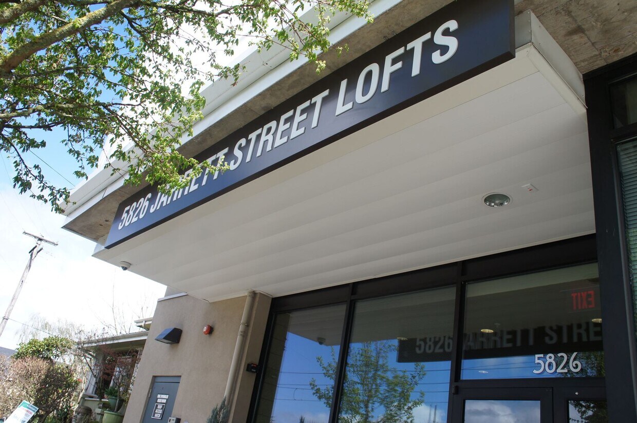 Foto principal - Light & Airy Modern 1 Bedroom w/Large Windows, A/C, & W/D!