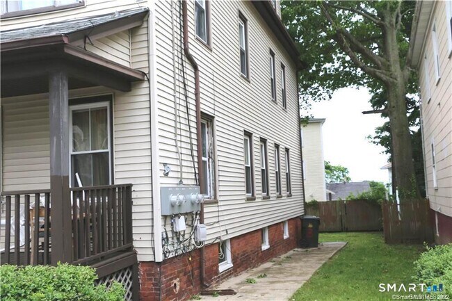 Building Photo - 21 Williams St