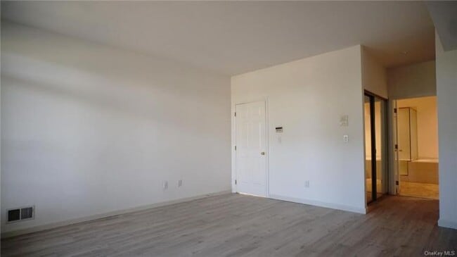 Building Photo - 138 Doral Greens Dr W