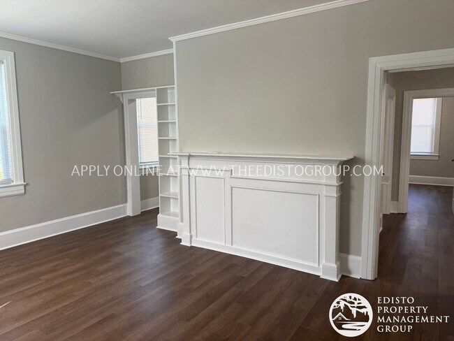 Foto del edificio - Newly Renovated Charming 3-Bedroom Home in...