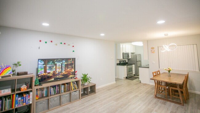 Foto del edificio - 880 E Fremont Ave