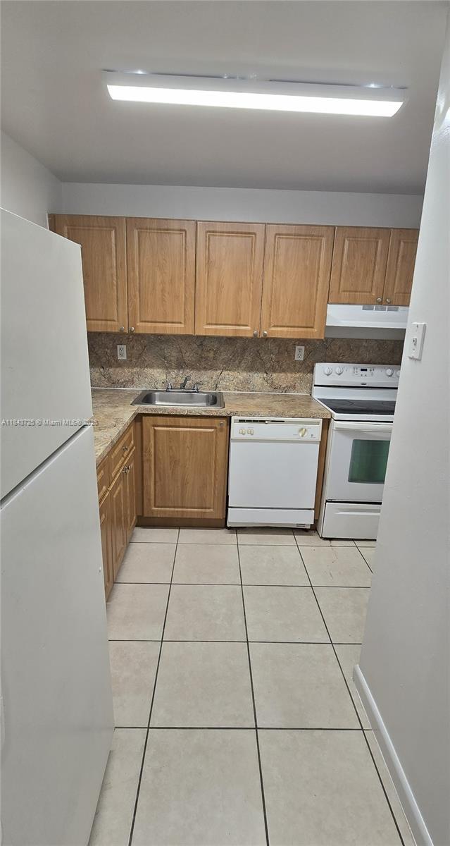 Building Photo - 10820 SW 200th Dr