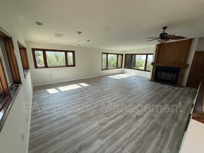 Building Photo - 500 Oakwood Pl NE