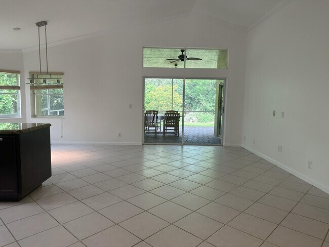 Foto del edificio - 3704 Miramontes Cir