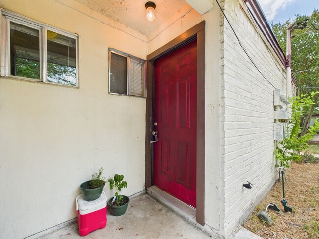 Photo - 308 Ehlinger Dr House