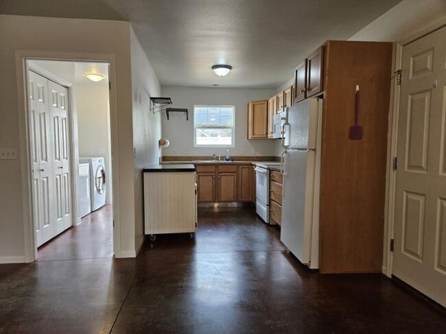 Building Photo - 2 bedroom in Billings MT 59102