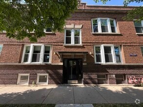 Building Photo - 2010 W Cornelia Ave