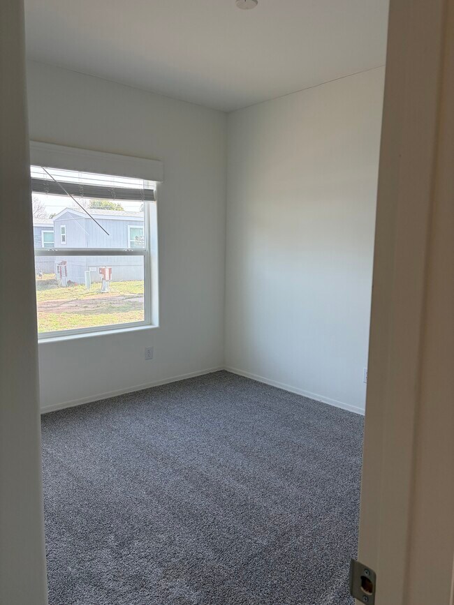 Foto del edificio - 2000 E Frontier Ave