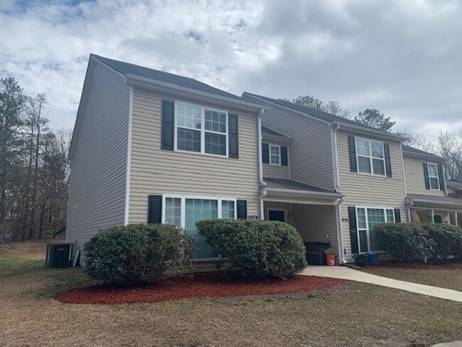 CHARMING 3 BEDROOM 2.5 BATH IN ELLENWOOD, GA! - CHARMING 3 BEDROOM 2.5 BATH IN ELLENWOOD, GA! House